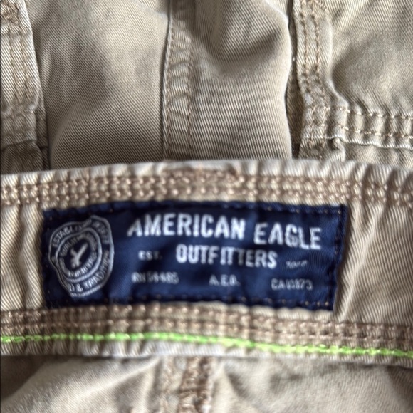 American Eagle Outfitters Khaki Cargo Shorts Relaxed Fit - Picture 3 of 3